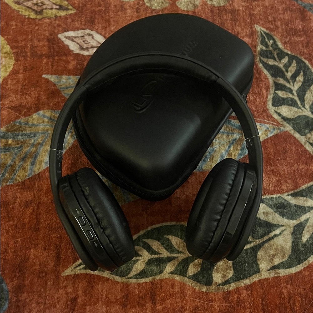 Black Wireless Headphones